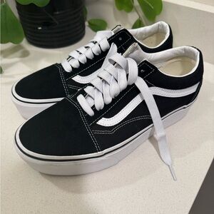 NWOT Vans Old Skool Platform